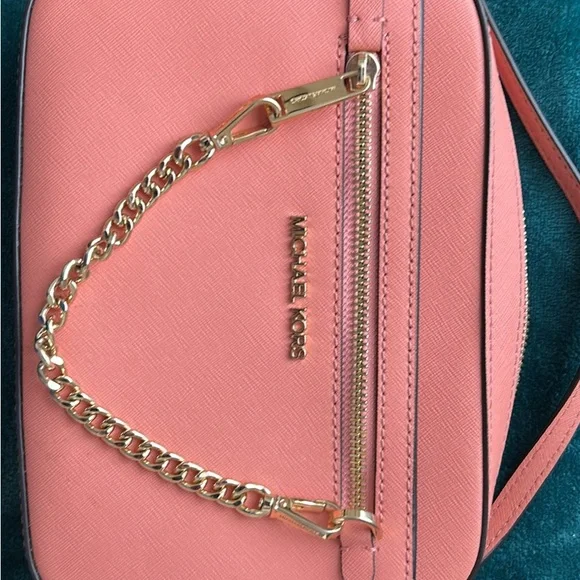 Michael Kors Coral Crossbody Bag with Gold Chain - Picture 2 of 7